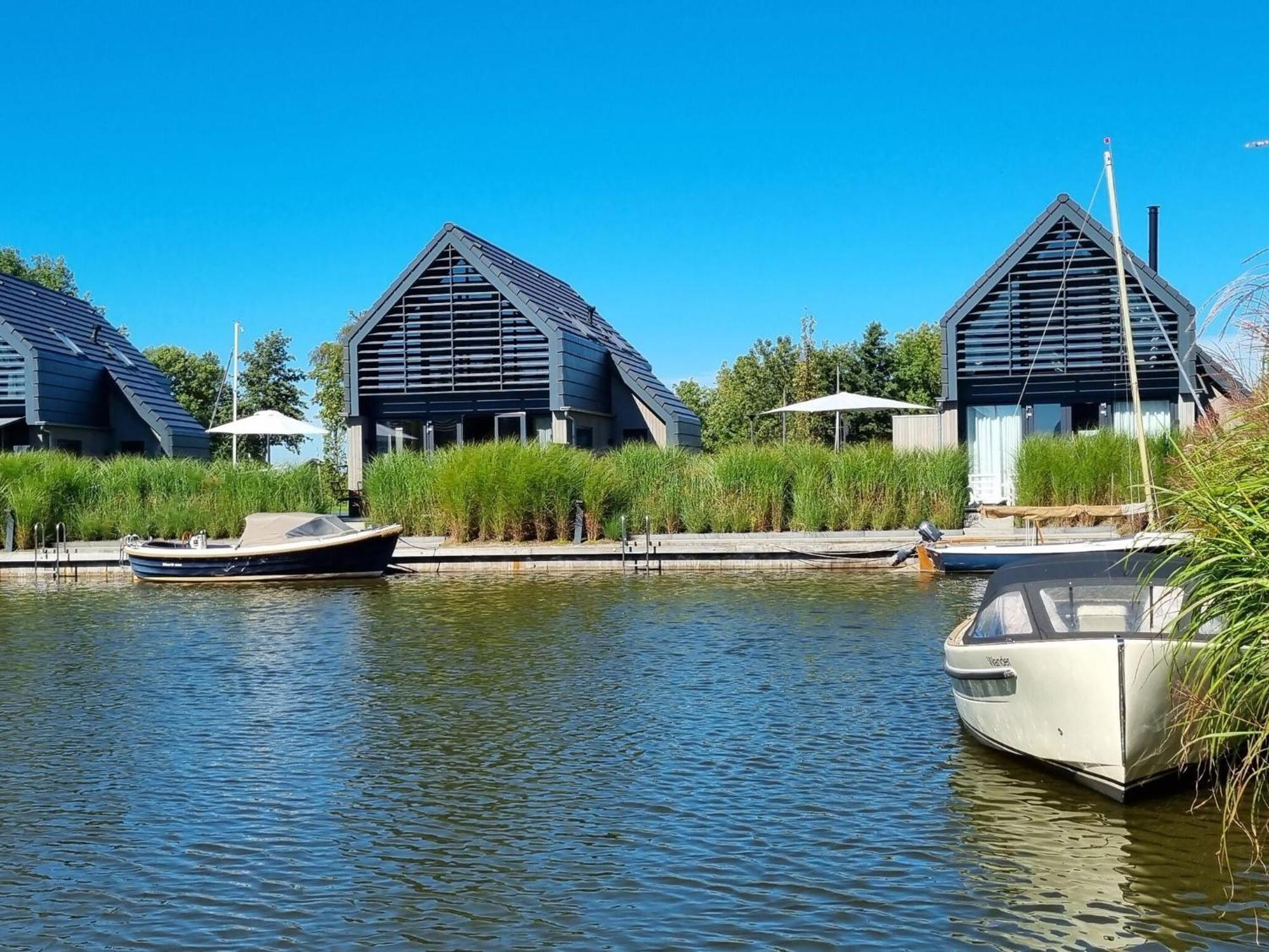 Luxurious Detached Water Villa With Jetty Balk 外观 照片